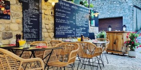 A vendre Bistrot de Pays, épicerie, Glacier, Bar (licence IV) dans village touristique et de caractère en sud Ardèche
